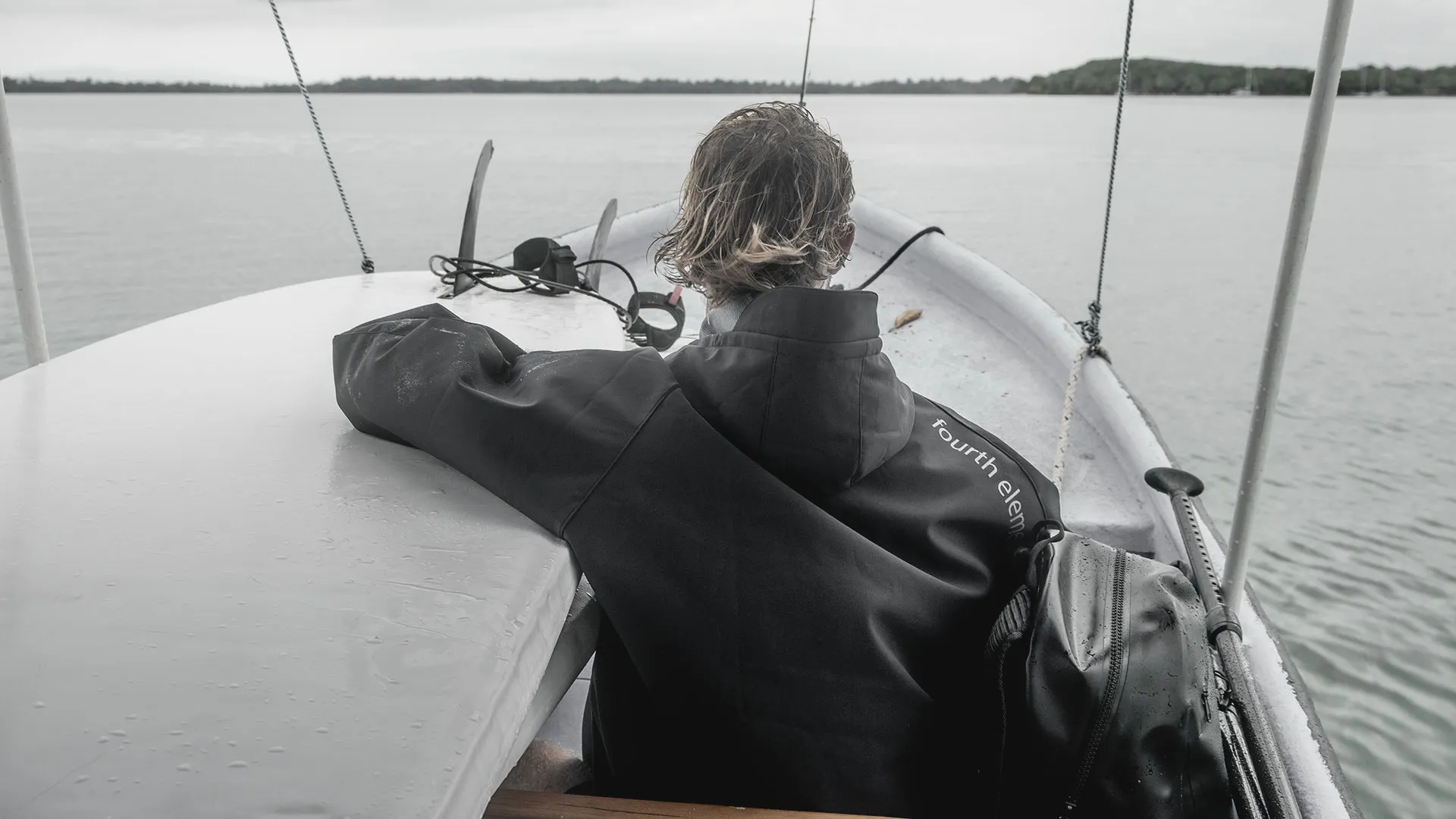 Crossing channels and reefs by boat to the islands